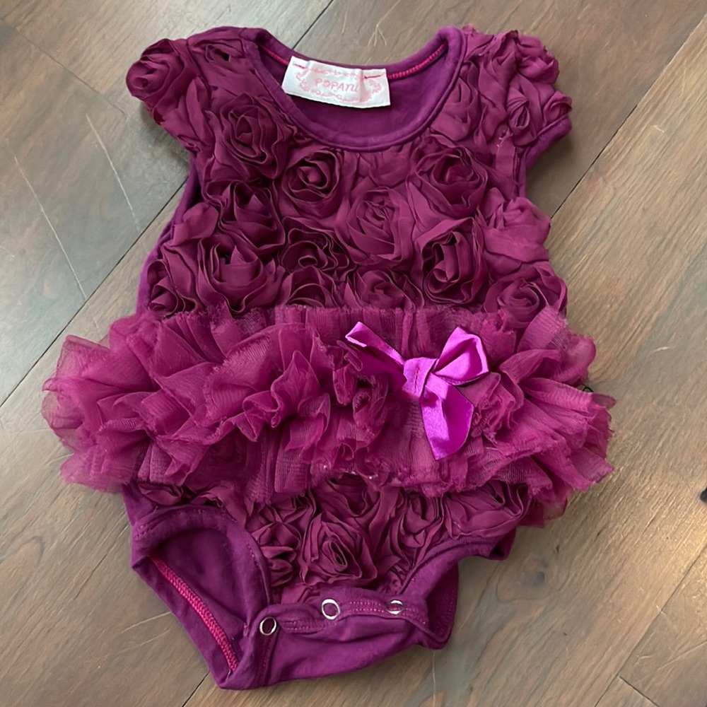 Popatu roses 🌹 onesie 3m